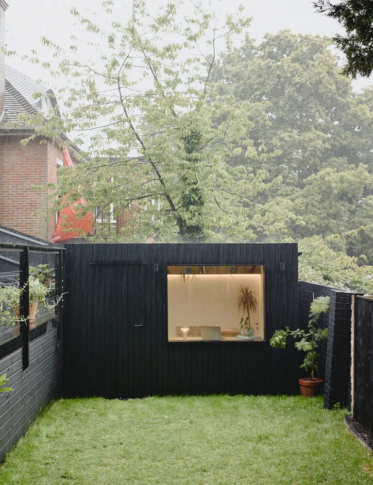 Garden studio office in black cladding